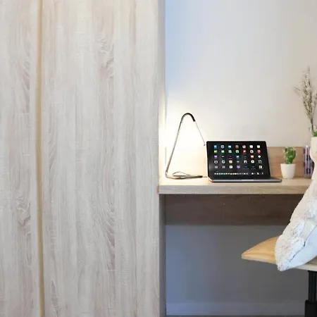 Feriehus 2 Private Suits - Art, Location, Quiet, Balconies *