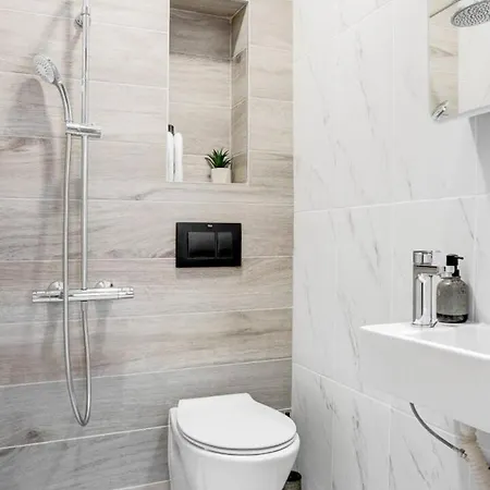 2 Private Suits - Art, Location, Quiet, Balconies Апартамент *