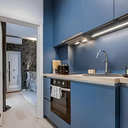 Апартамент 2 Private Suits - Art, Location, Quiet, Balconies