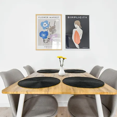 2 Private Suits - Art, Location, Quiet, Balconies Апартамент