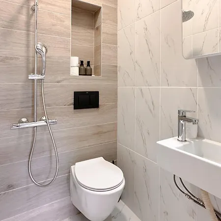 2 Private Suits - Art, Location, Quiet, Balconies