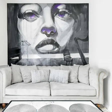 2 Private Suits - Art, Location, Quiet, Balconies *