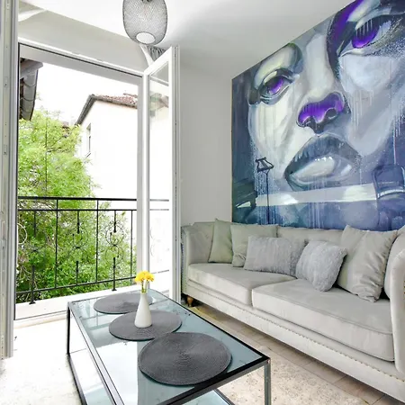 2 Private Suits - Art, Location, Quiet, Balconies