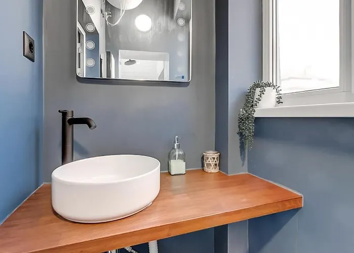 2 Private Suits - Art, Location, Quiet, Balconies Tatil Evi