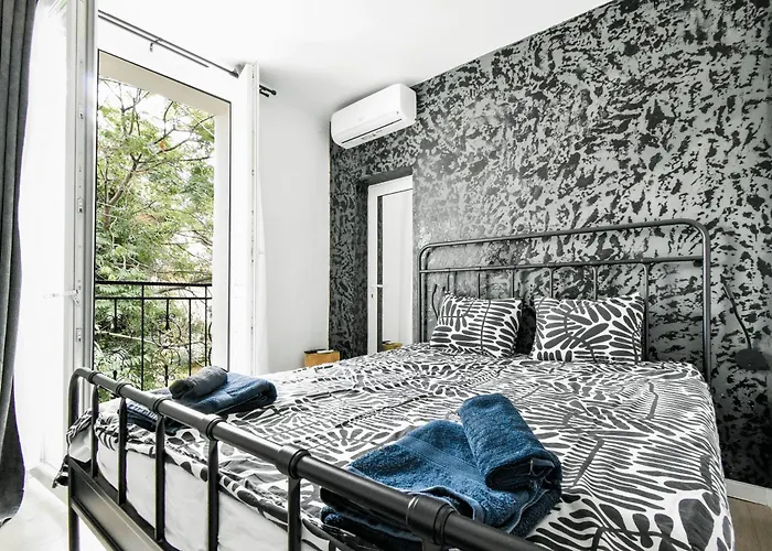 2 Private Suits - Art, Location, Quiet, Balconies