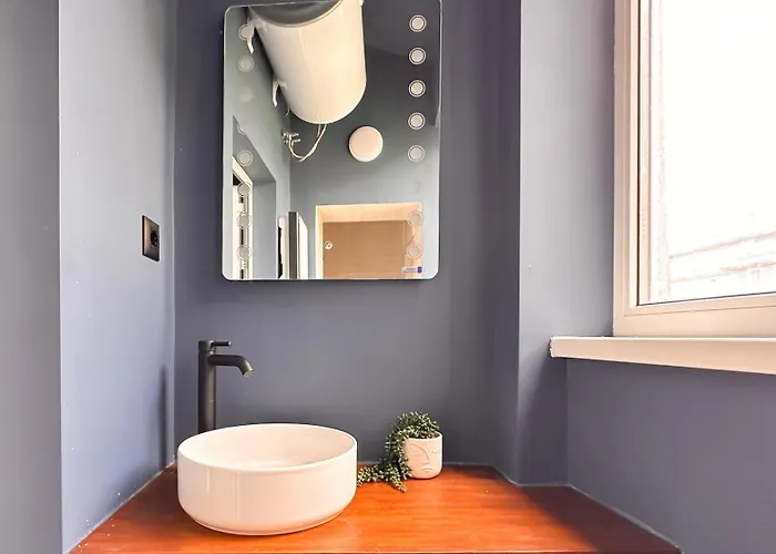 2 Private Suits - Art, Location, Quiet, Balconies