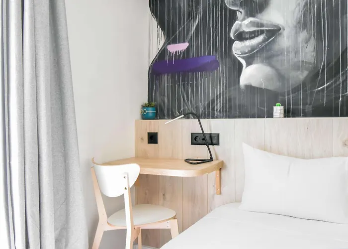 2 Private Suits - Art, Location, Quiet, Balconies Sofya