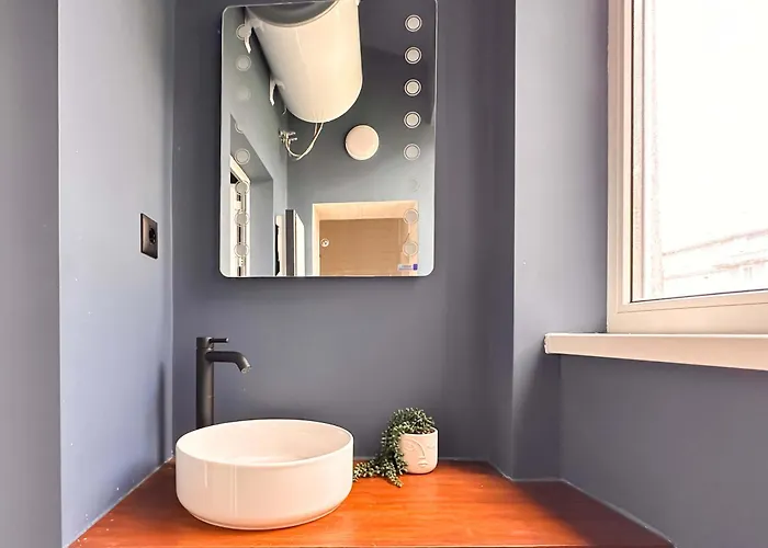 2 Private Suits - Art, Location, Quiet, Balconies