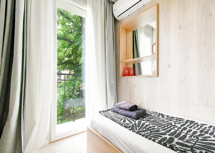 2 Private Suits - Art, Location, Quiet, Balconies *