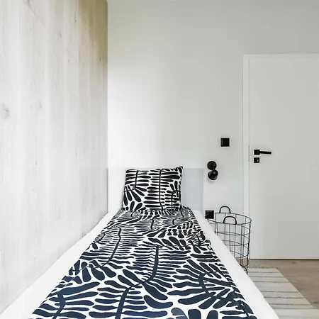 別荘 2 Private Suits - Art, Location, Quiet, Balconies *