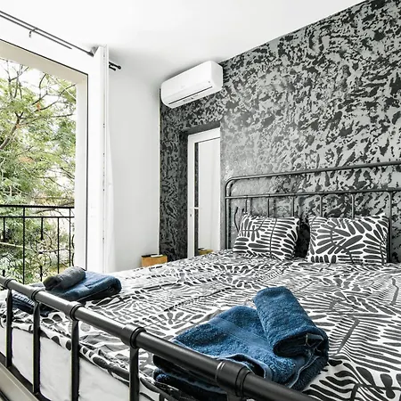 2 Private Suits - Art, Location, Quiet, Balconies