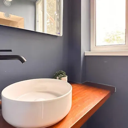 2 Private Suits - Art, Location, Quiet, Balconies Casa vacanze *