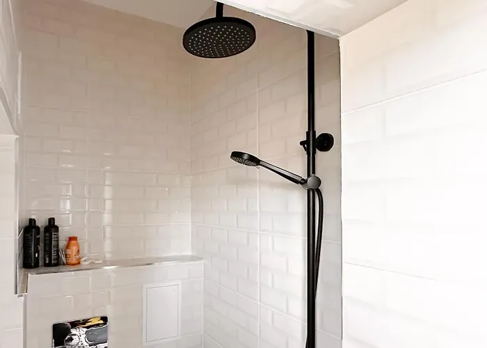 別荘 2 Private Suits - Art, Location, Quiet, Balconies *