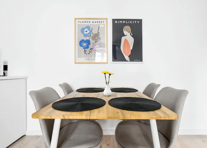 2 Private Suits - Art, Location, Quiet, Balconies Casa vacanze