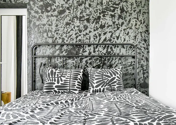 2 Private Suits - Art, Location, Quiet, Balconies Casa vacanze Sofia