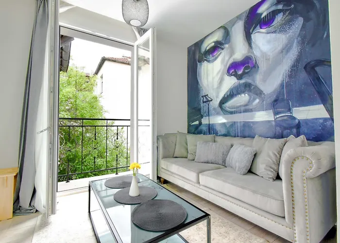 2 Private Suits - Art, Location, Quiet, Balconies